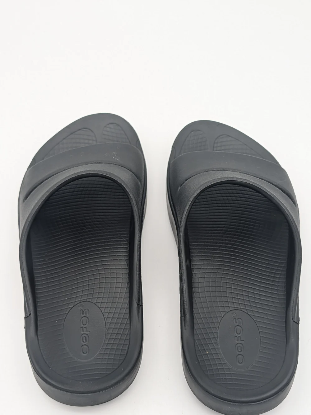 OOFOS black comfortable slide