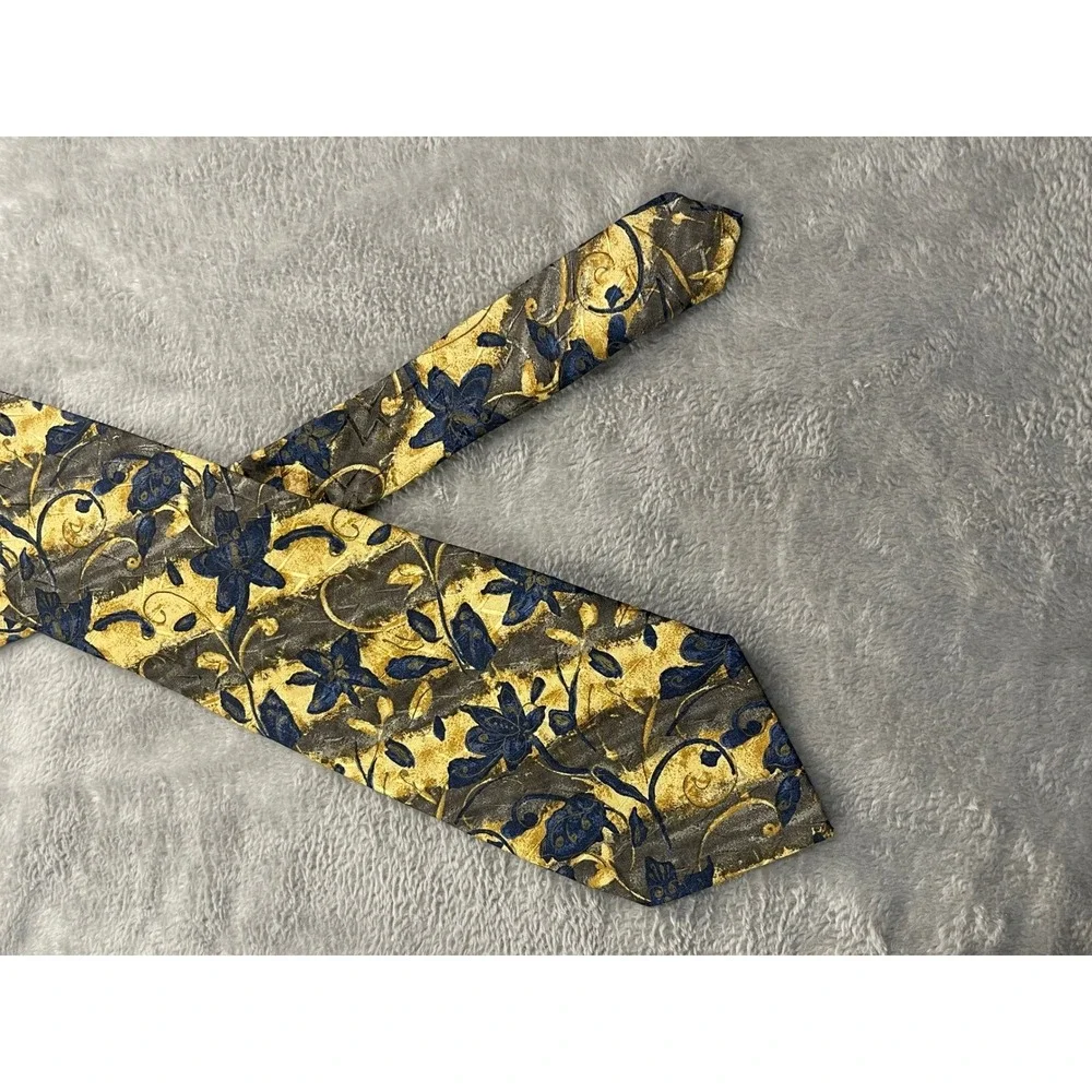 Hubert elegant necktie