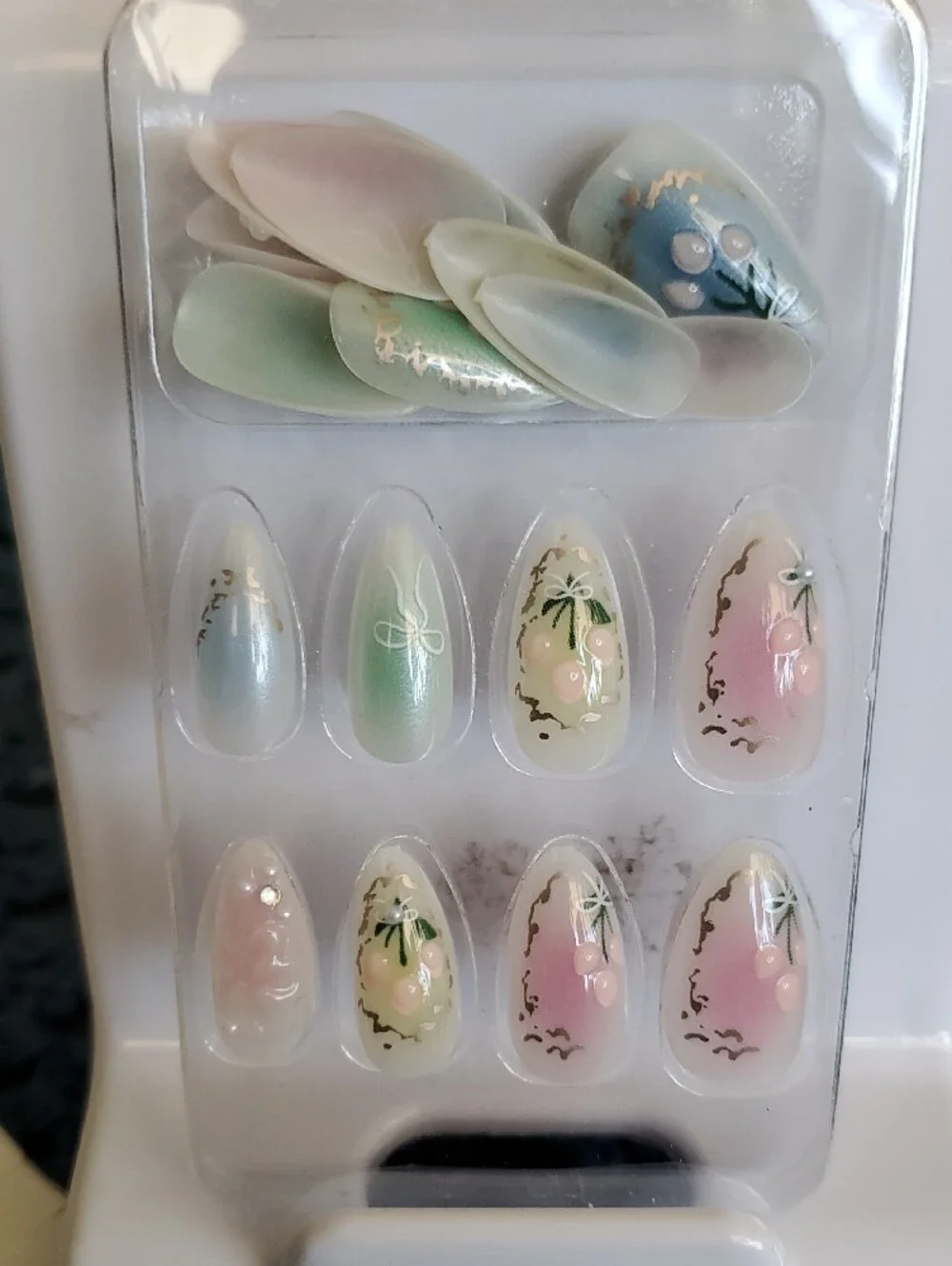 N/A set handcrafted