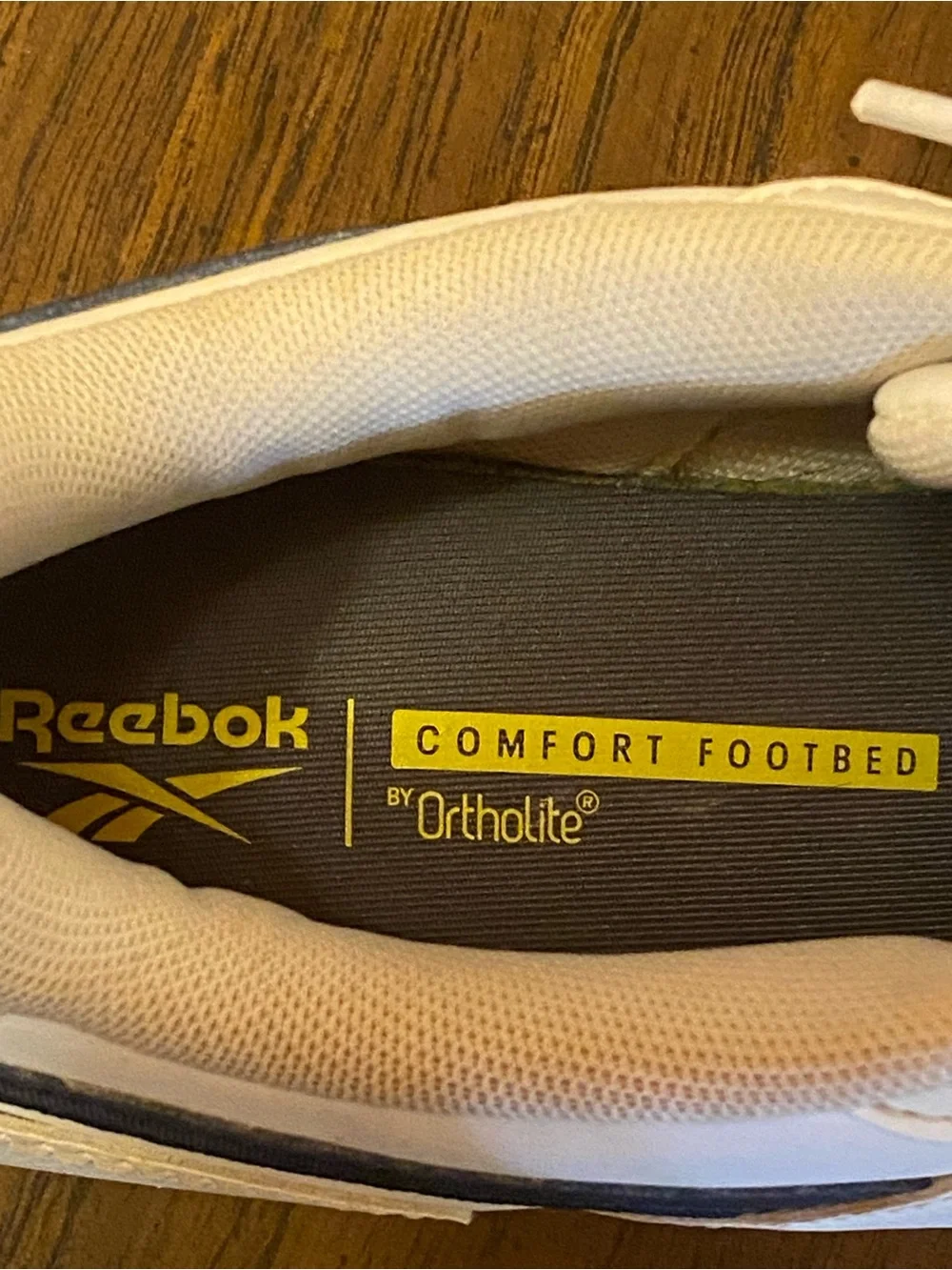 Reebok navy detailing footbed