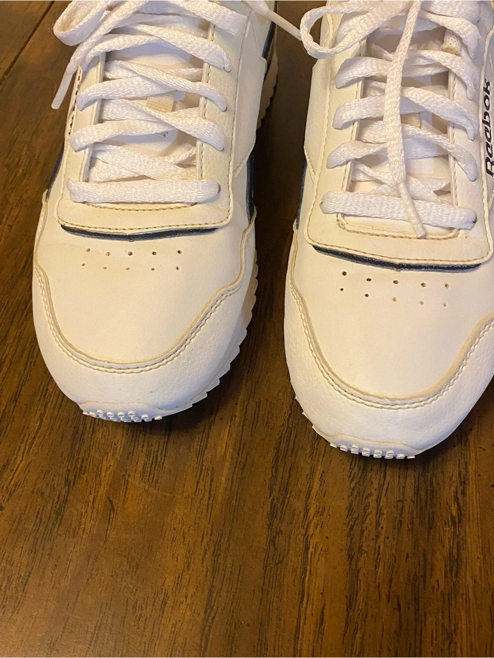 Reebok cushioned white durable