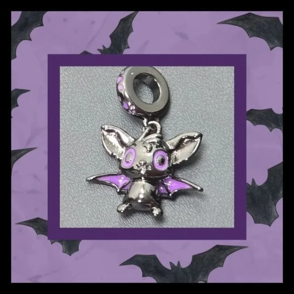 🎃 Cute Bat Charm Pendant (NWOT)‎