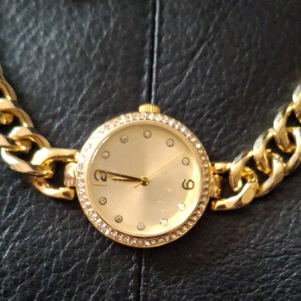 N/A elegant gold