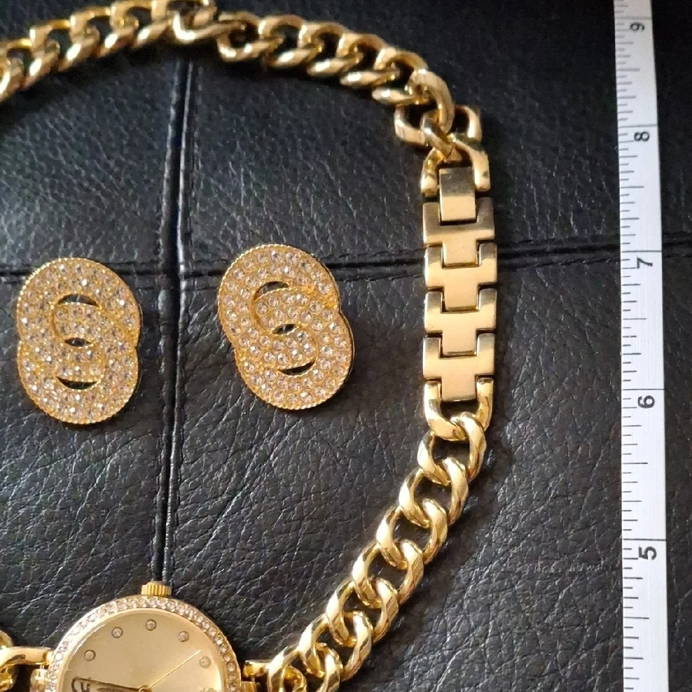 N/A elegant gold