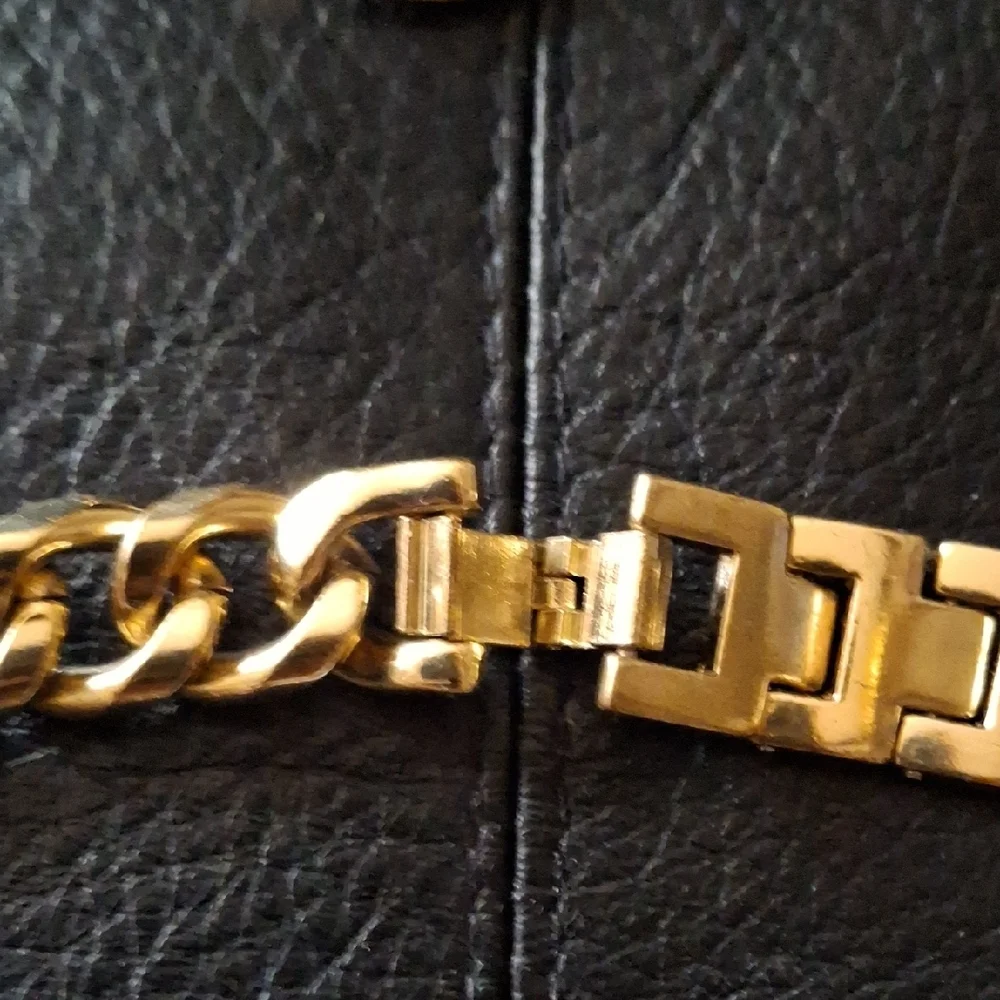 N/A elegant gold