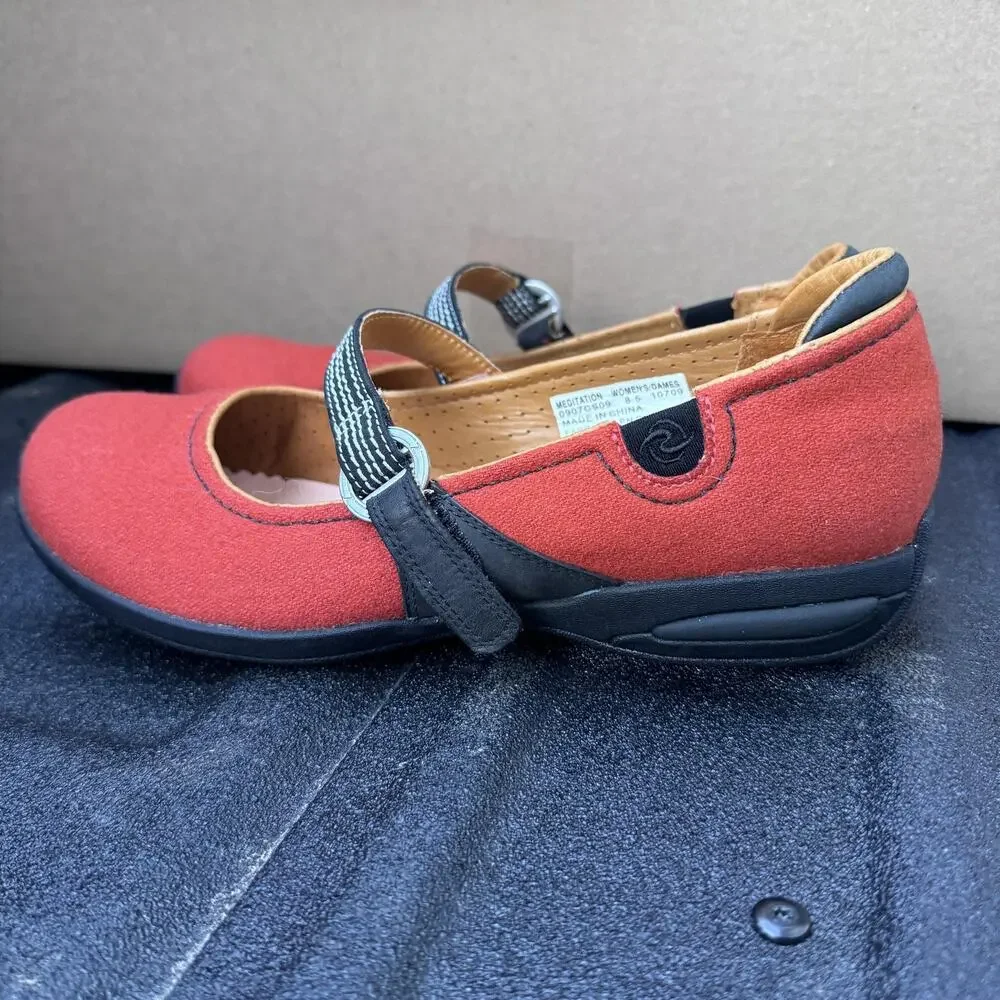 Meditation Mary Jane Shoes Womens Size 8.5 Red‎ Strap Comfort Flats 0907CS09
