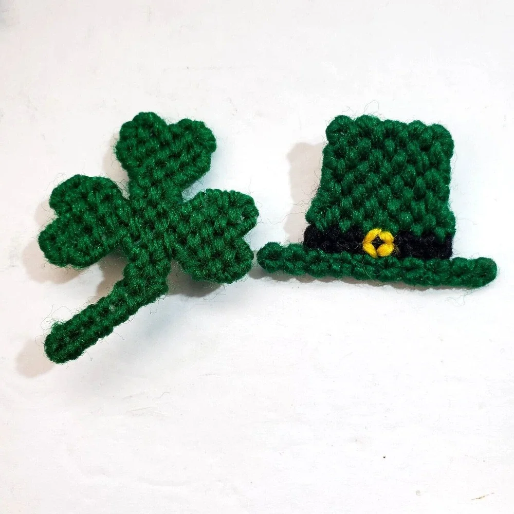 Lot of 2 St Patrick's Leprechaun Hat Shamrock Handmade Needlepoint Brooch Pins
