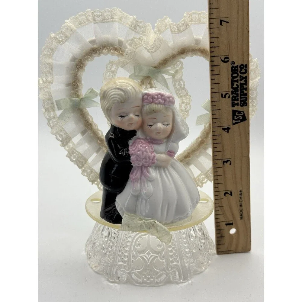 Unbranded wedding cake whimsical