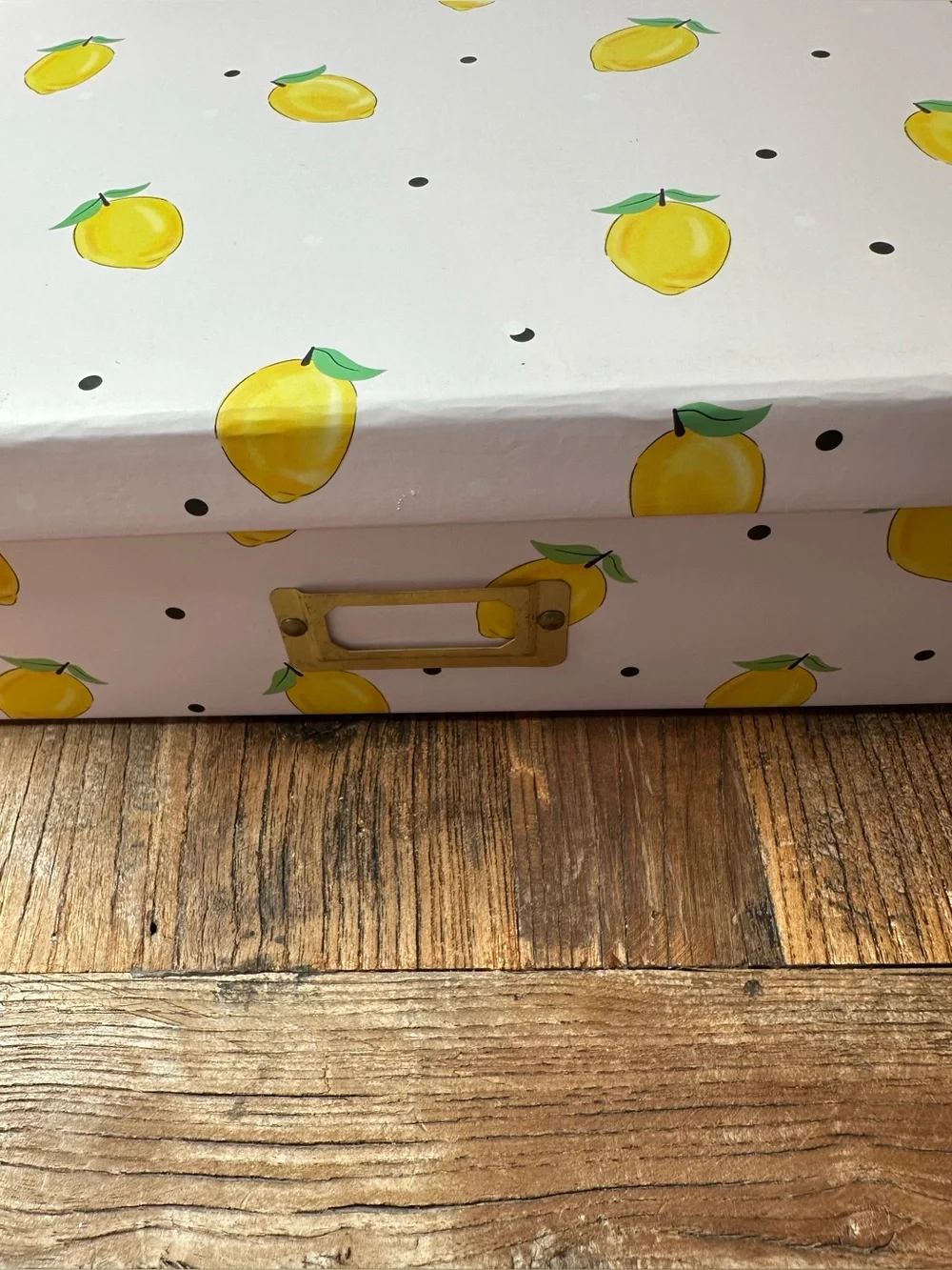 N/A charming lemon