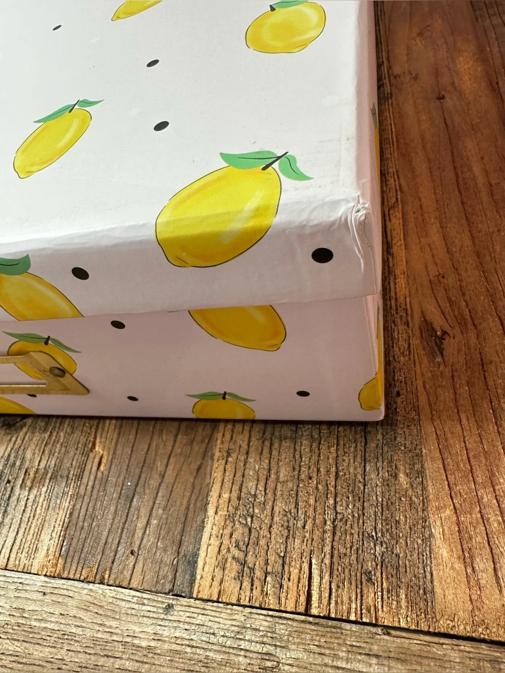 N/A charming lemon