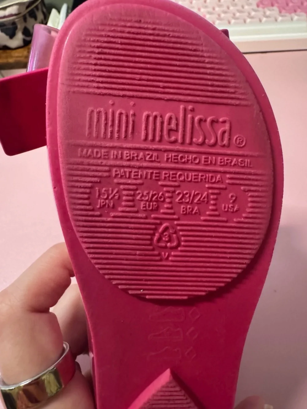 Mini Melissa close some cutout