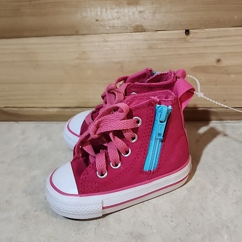 Converse box tags bottoms