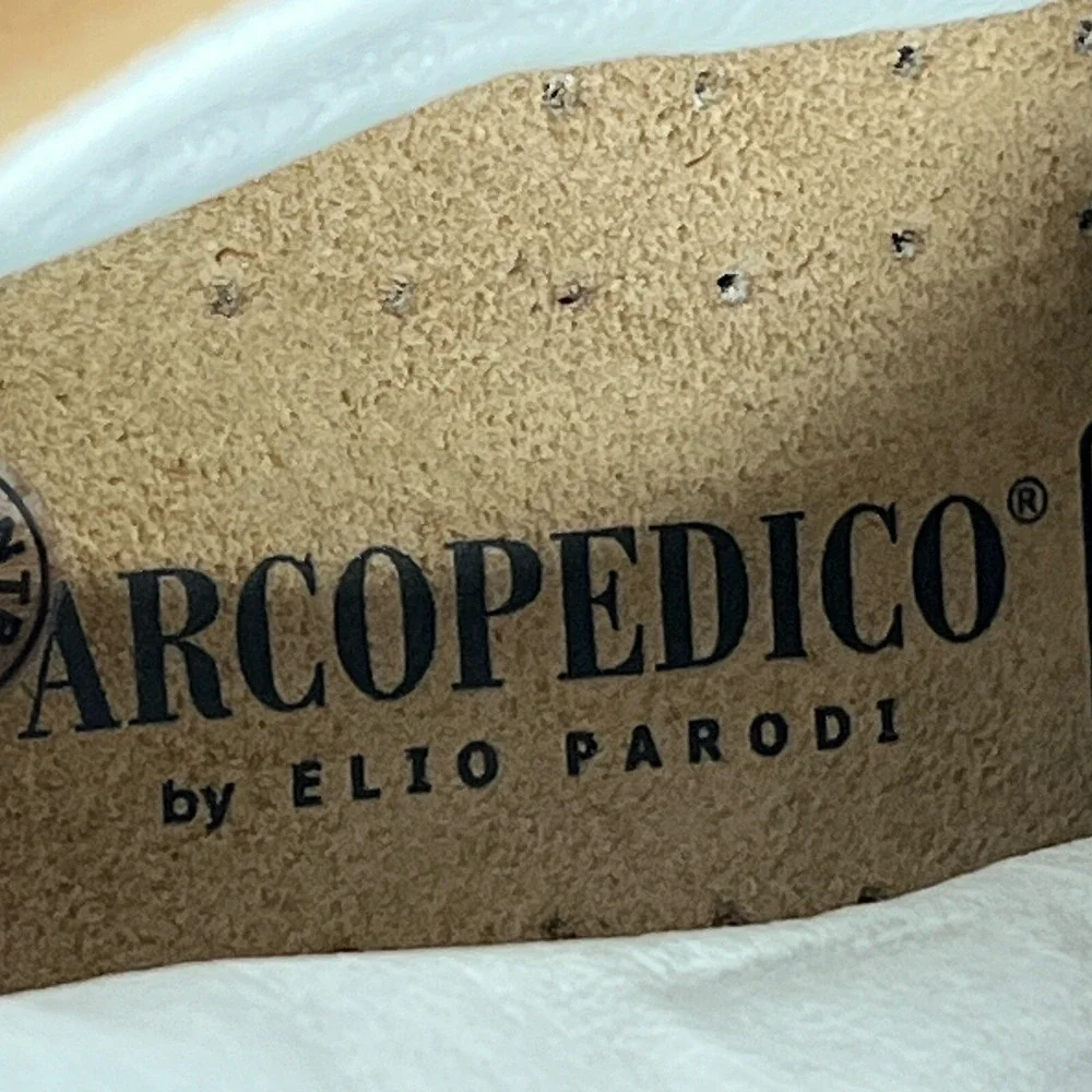 Arcopedico boots usps suede