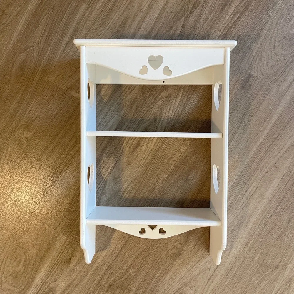 The Unbranded Brand heart shelf
