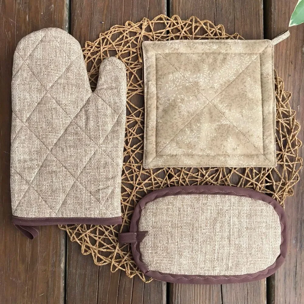 Handmade oven mitt