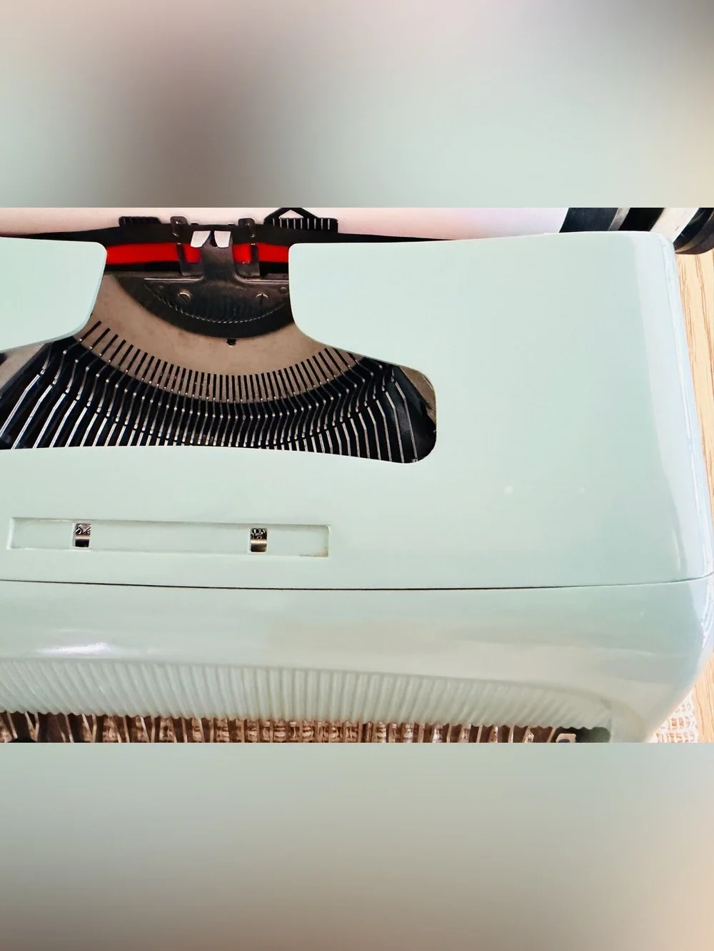 Olivetti 44 seafoam