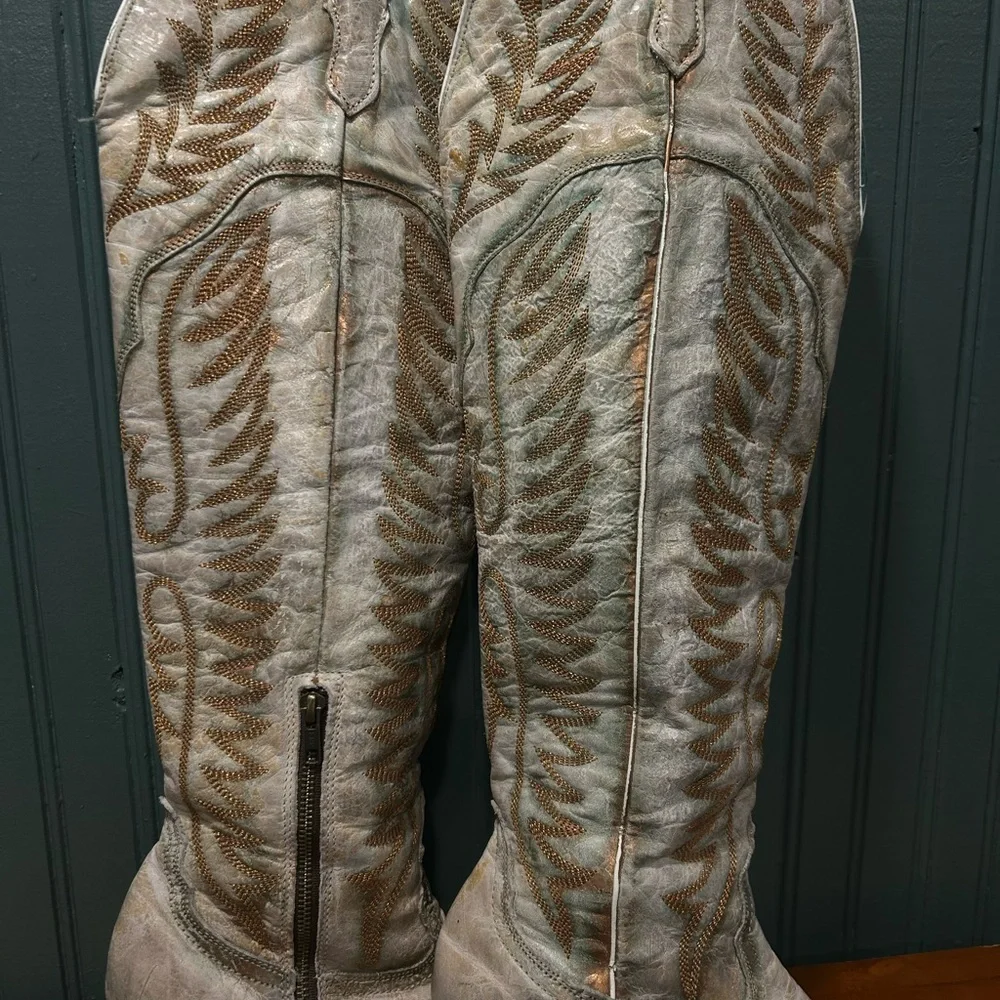 Corral distinctive over