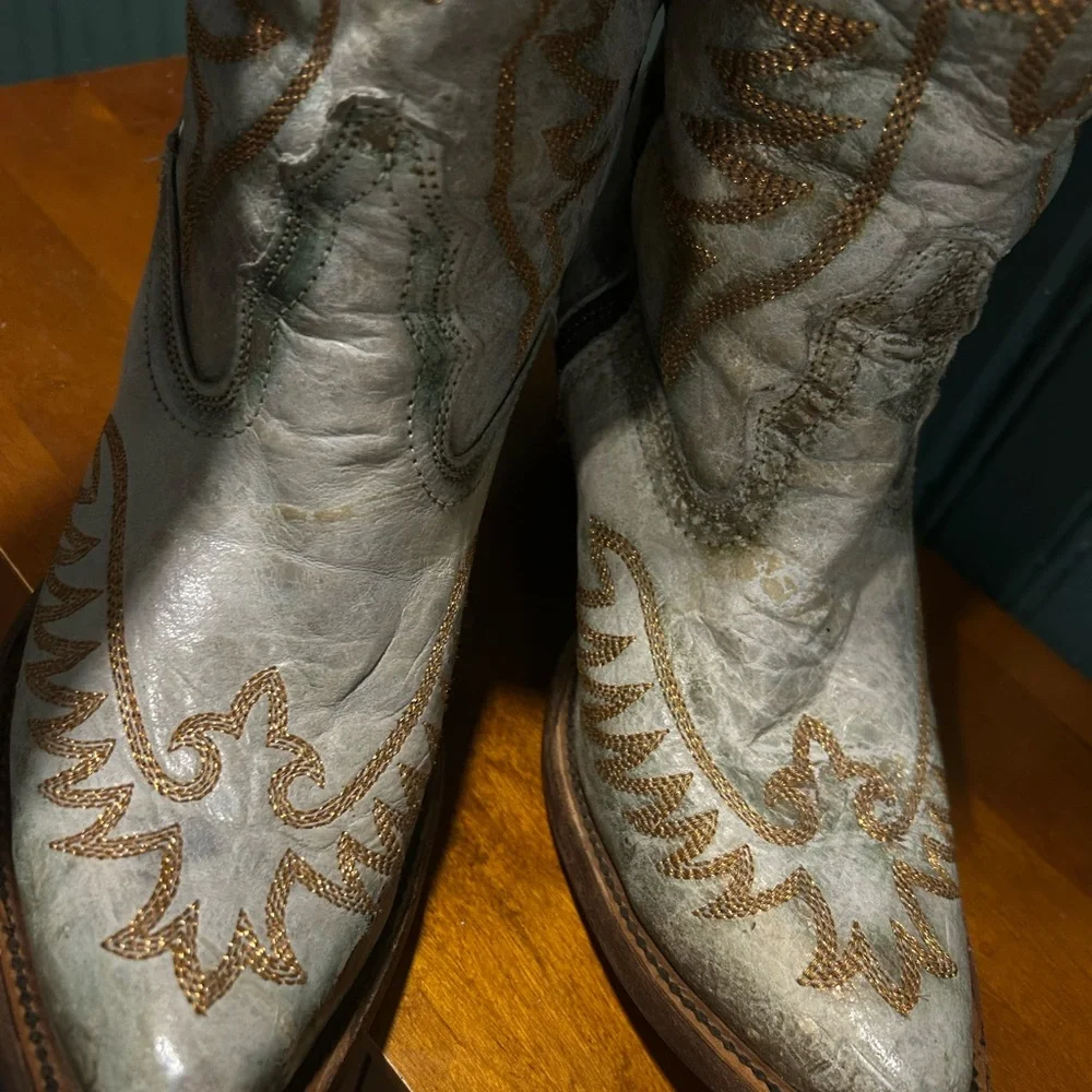 Corral distinctive over