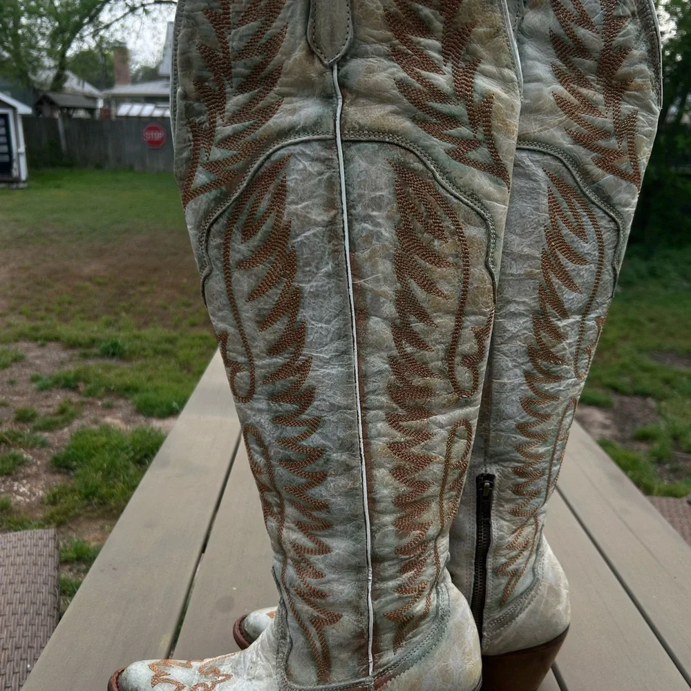 Corral distinctive over