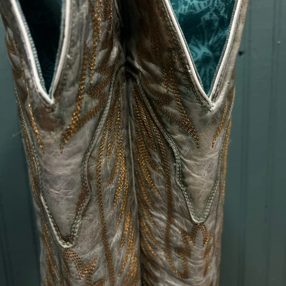 Corral distinctive over