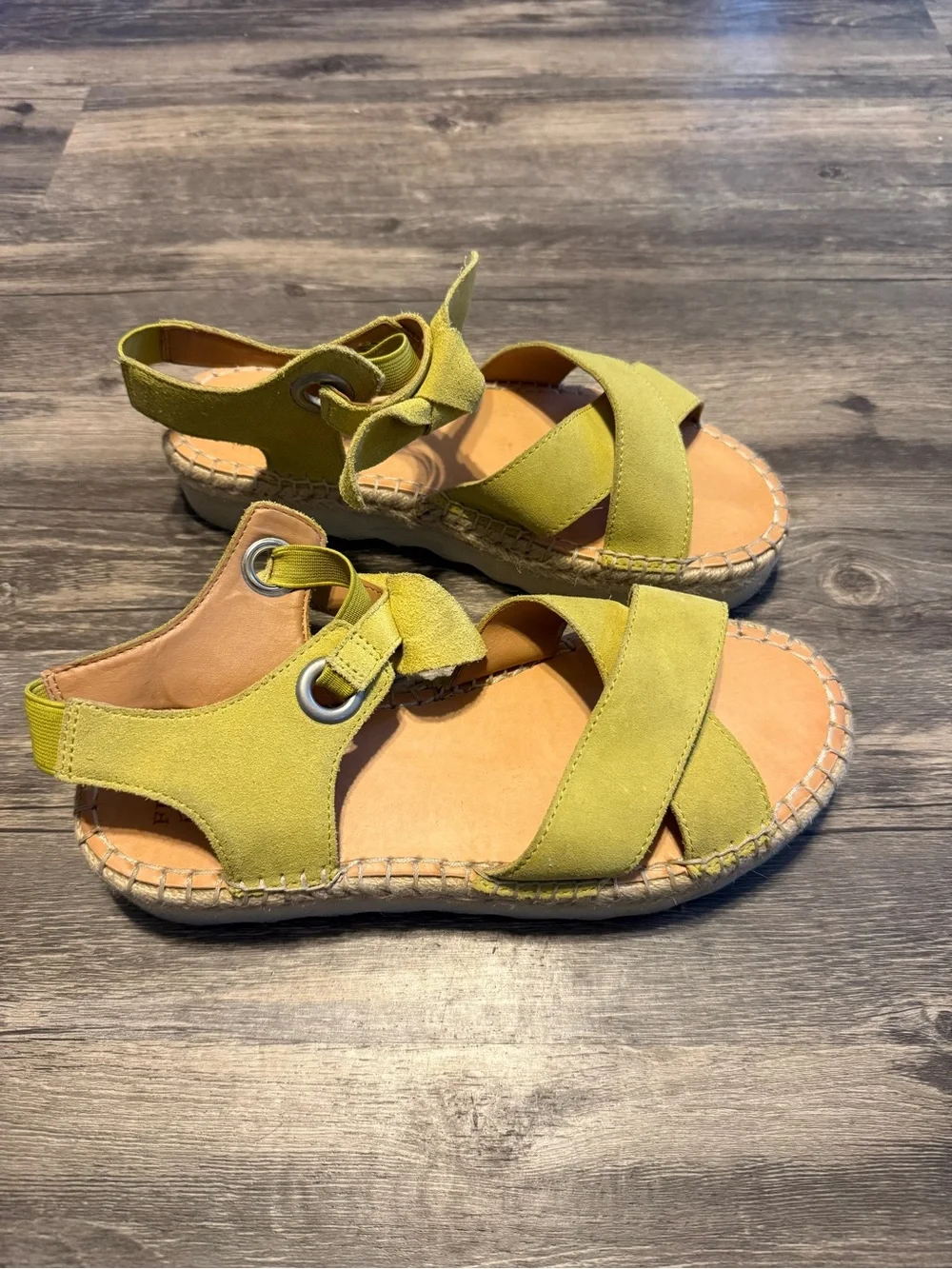 Frye and co. Women’s sz 9 sandals