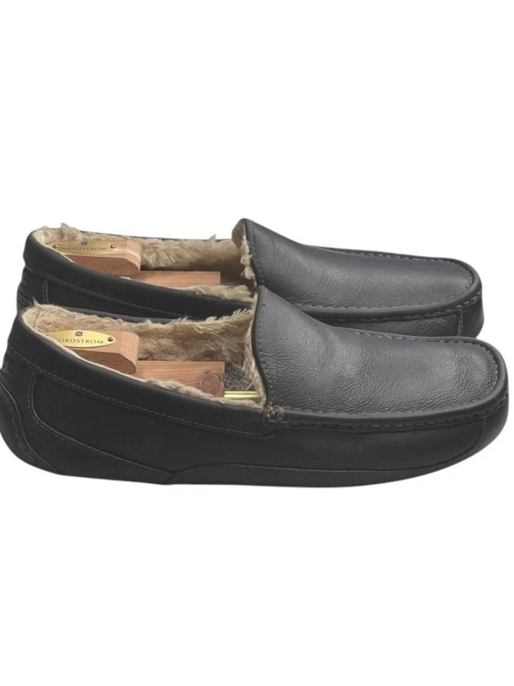 UGG ascot sherpa