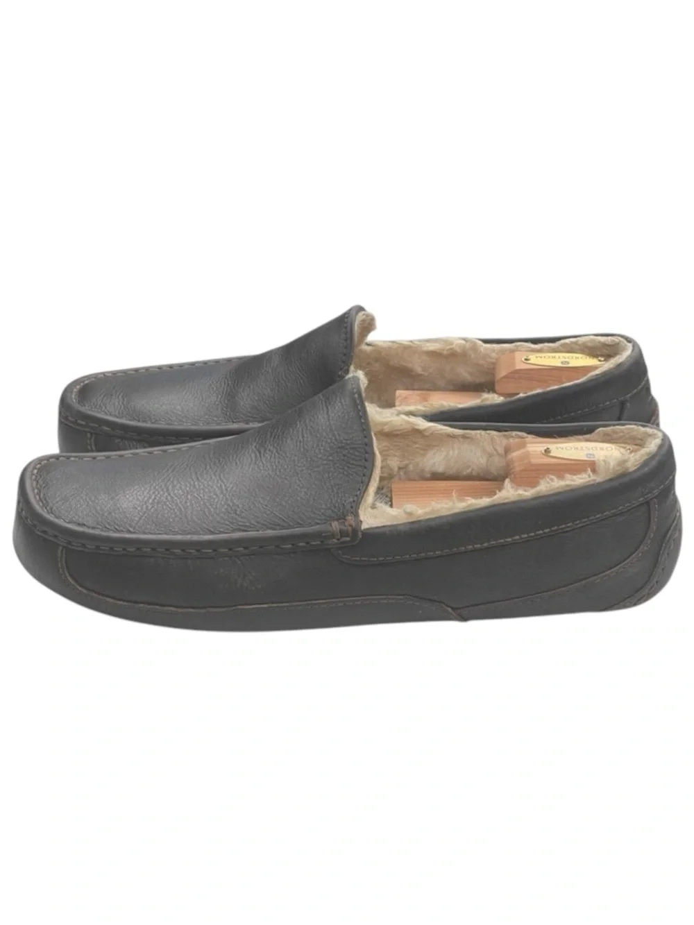 UGG ascot sherpa
