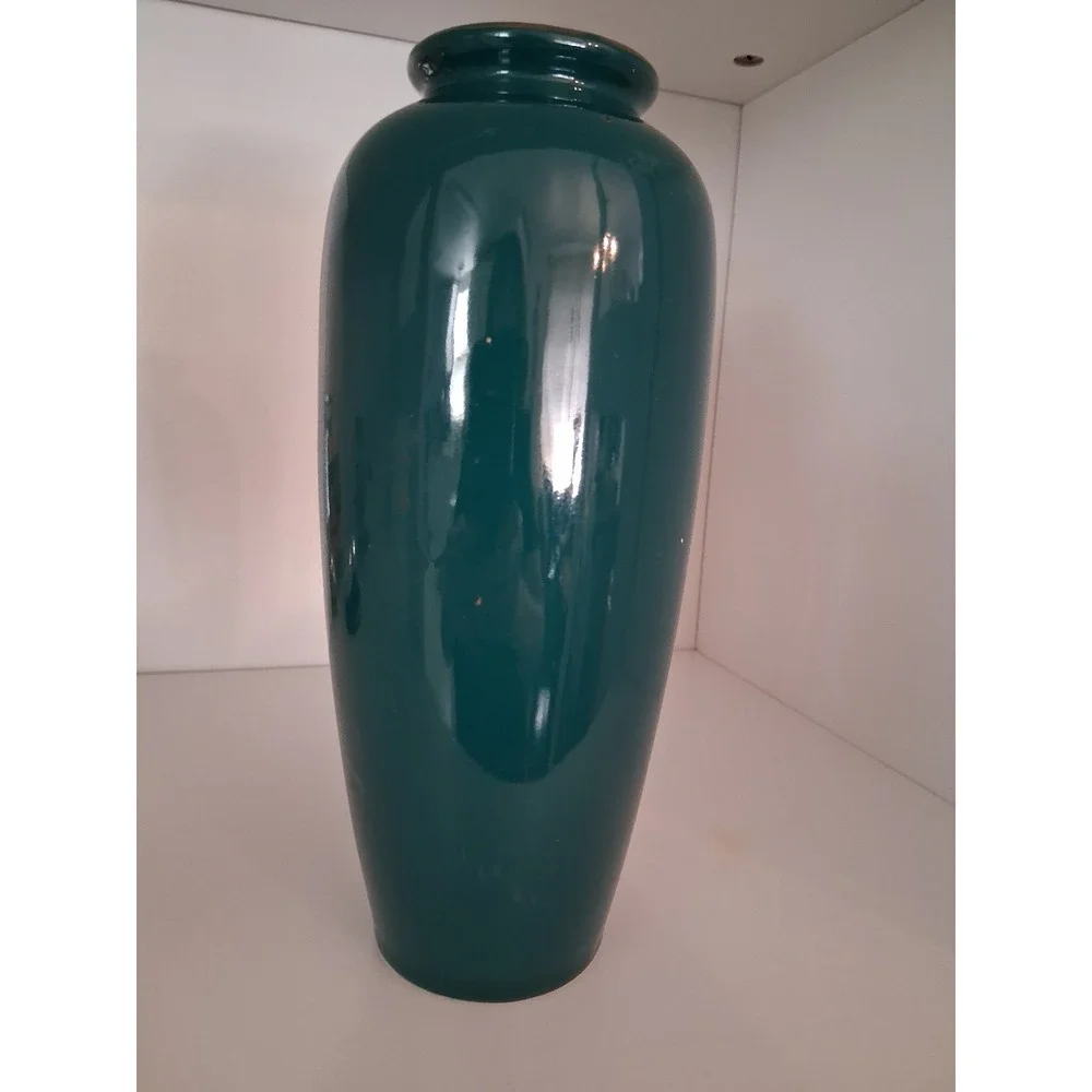 N/A adorned vase