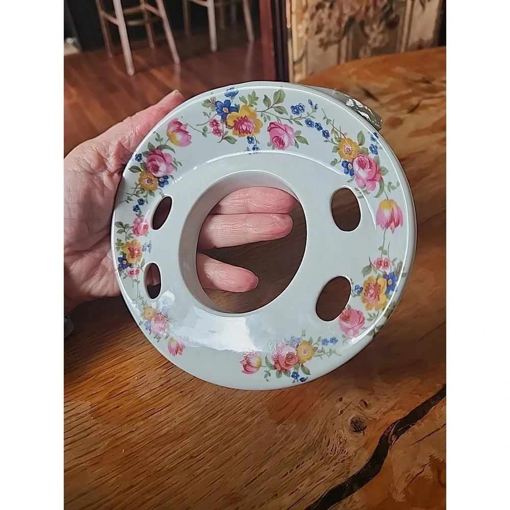 The Unbranded Brand preowned good