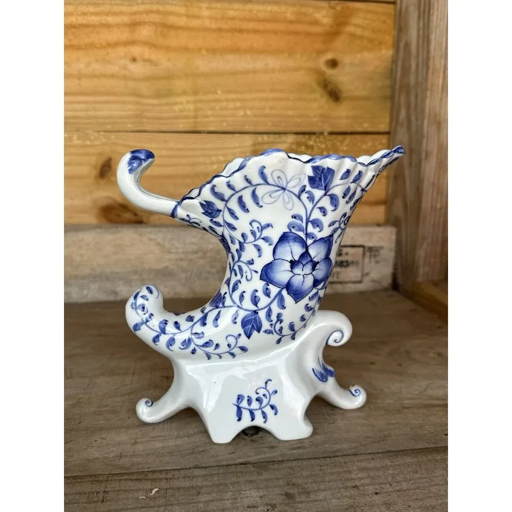 Blue and‎ white horn Cornicopia vase Andrea by Sadek Japan