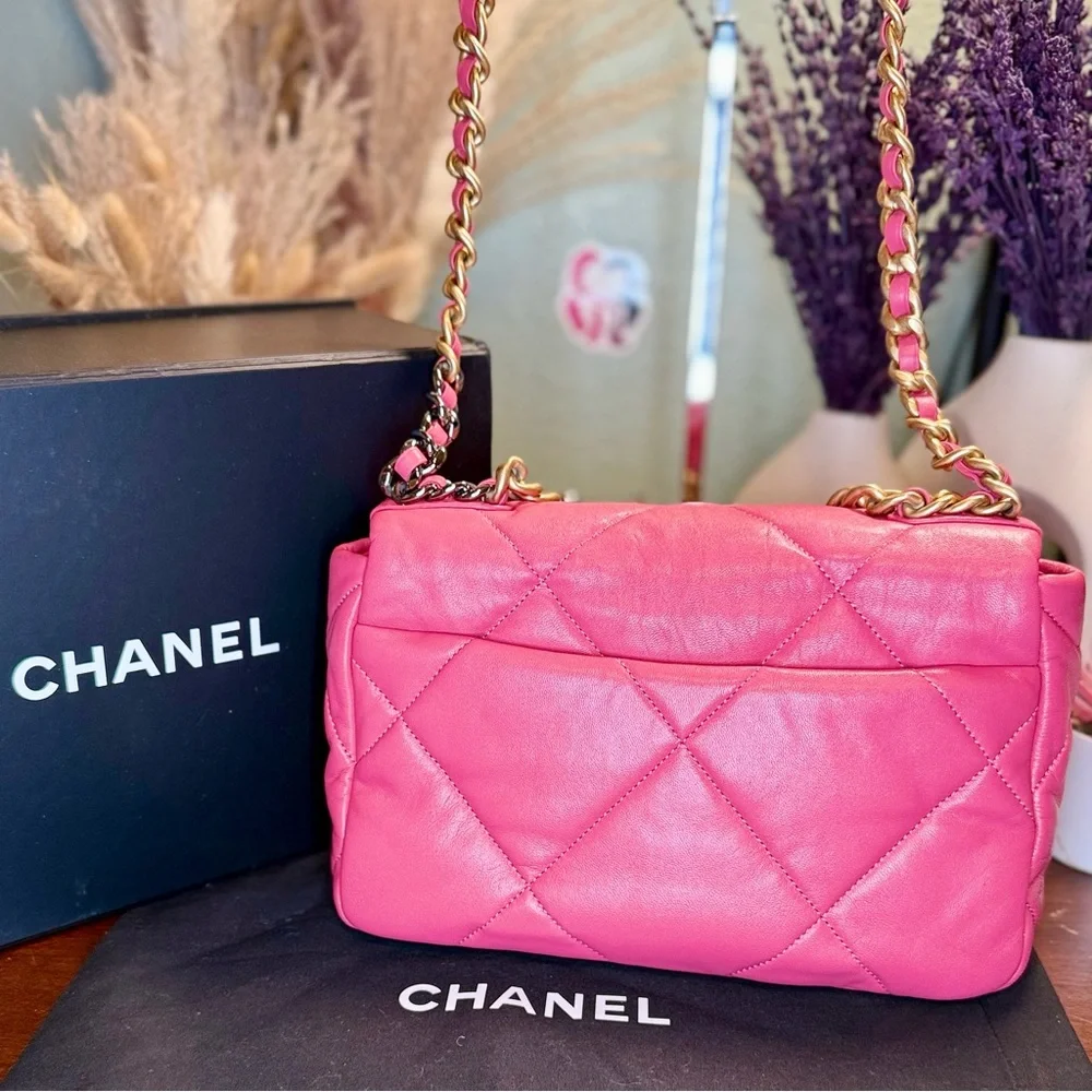 CHANEL euc 19