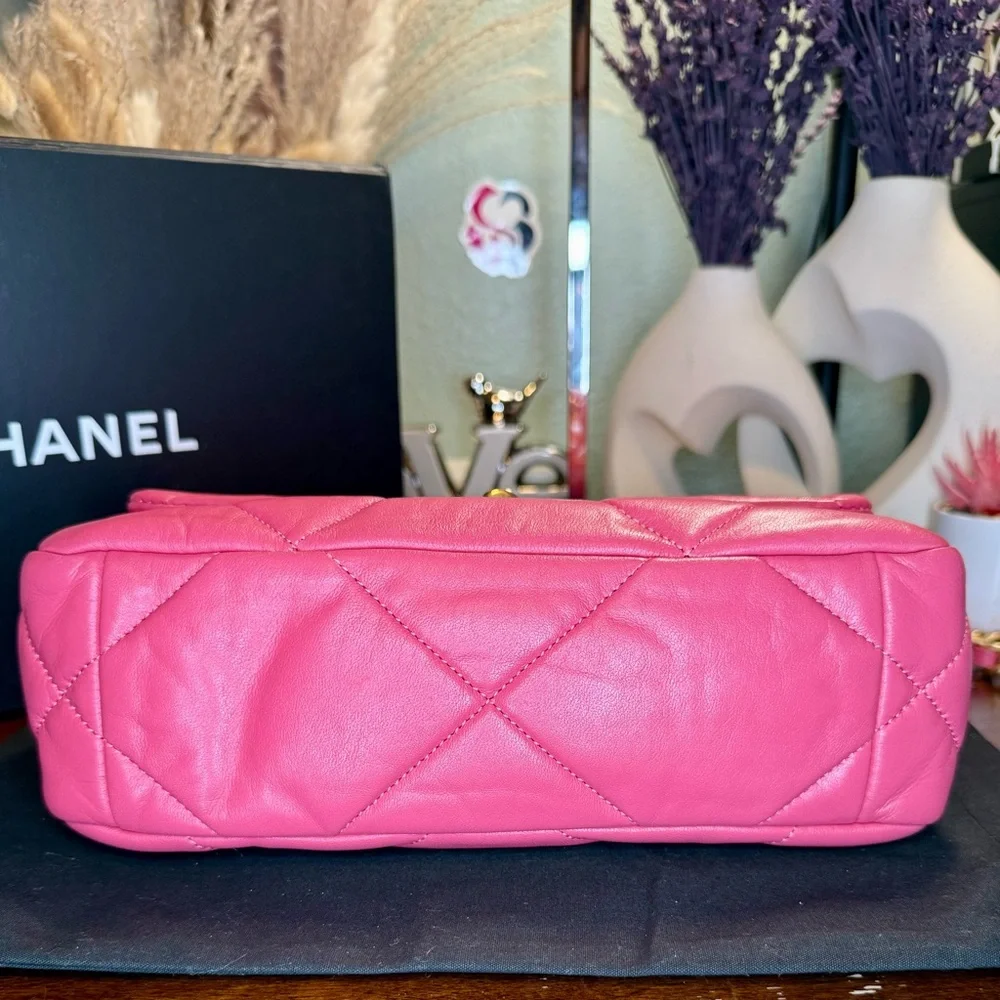 CHANEL euc 19