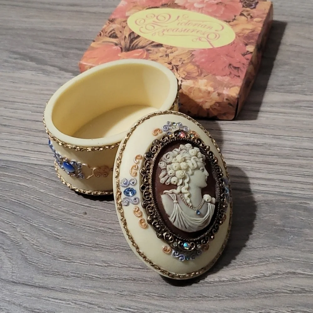 Victorian Treasures gorgeous vintage