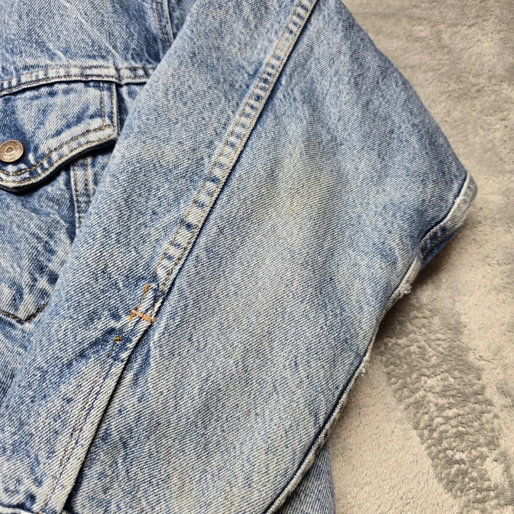 Levis pre owned