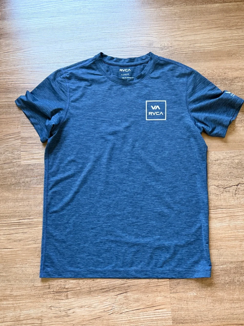 RVCA prominent back crew