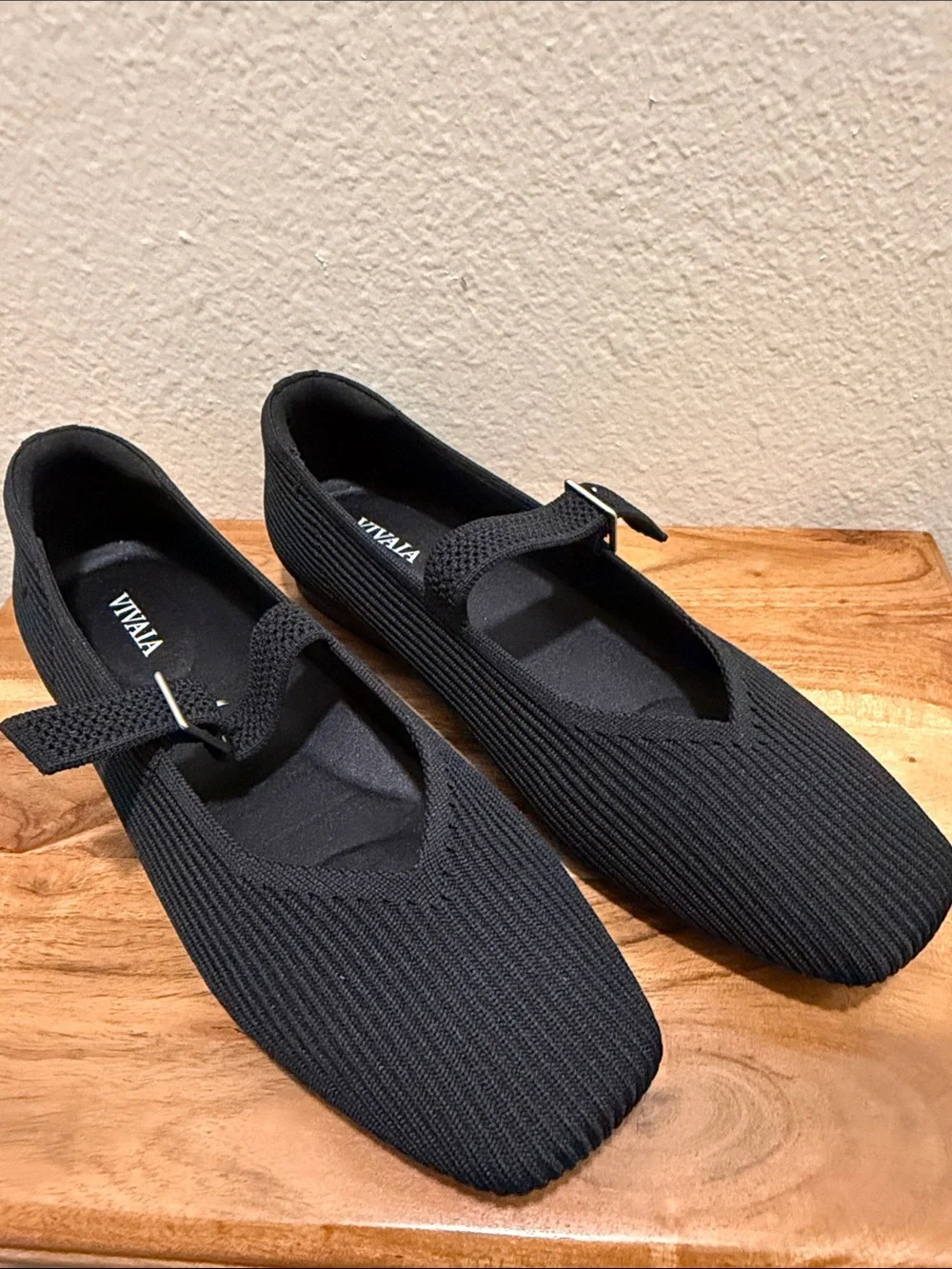 Vivaia black knit