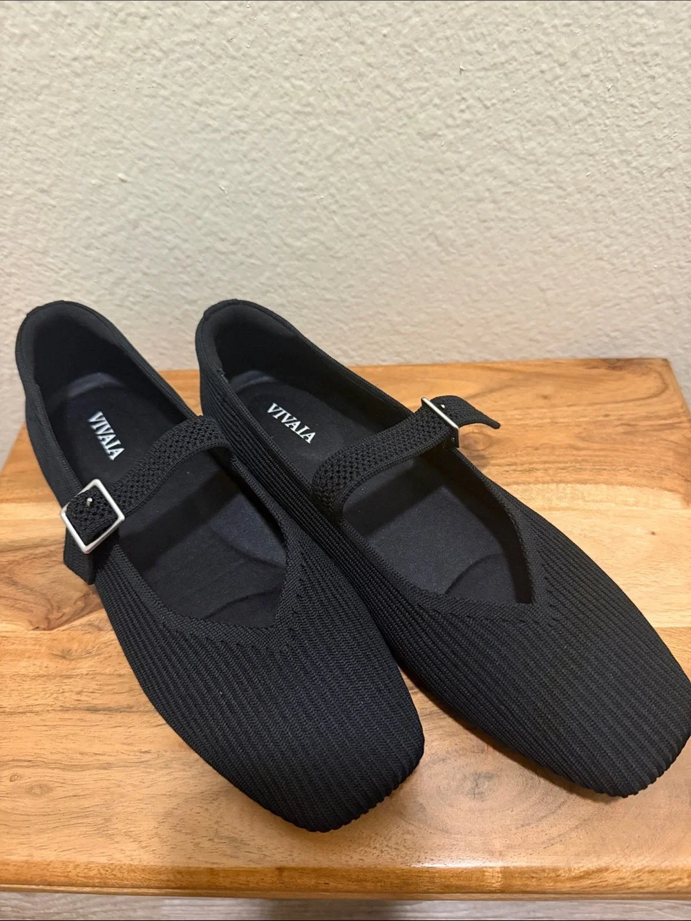 Vivaia black knit
