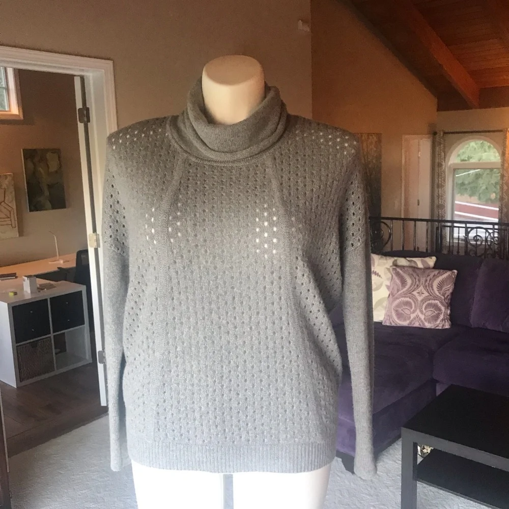 CASHMERE Design History Grey Sweater. Size M