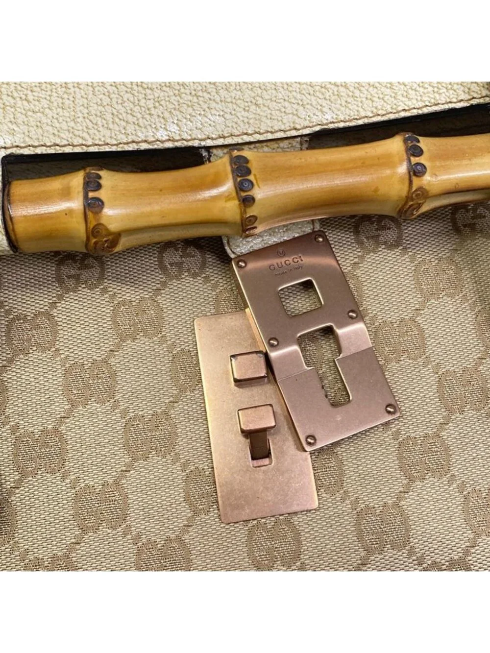 Gucci guarantee pocket