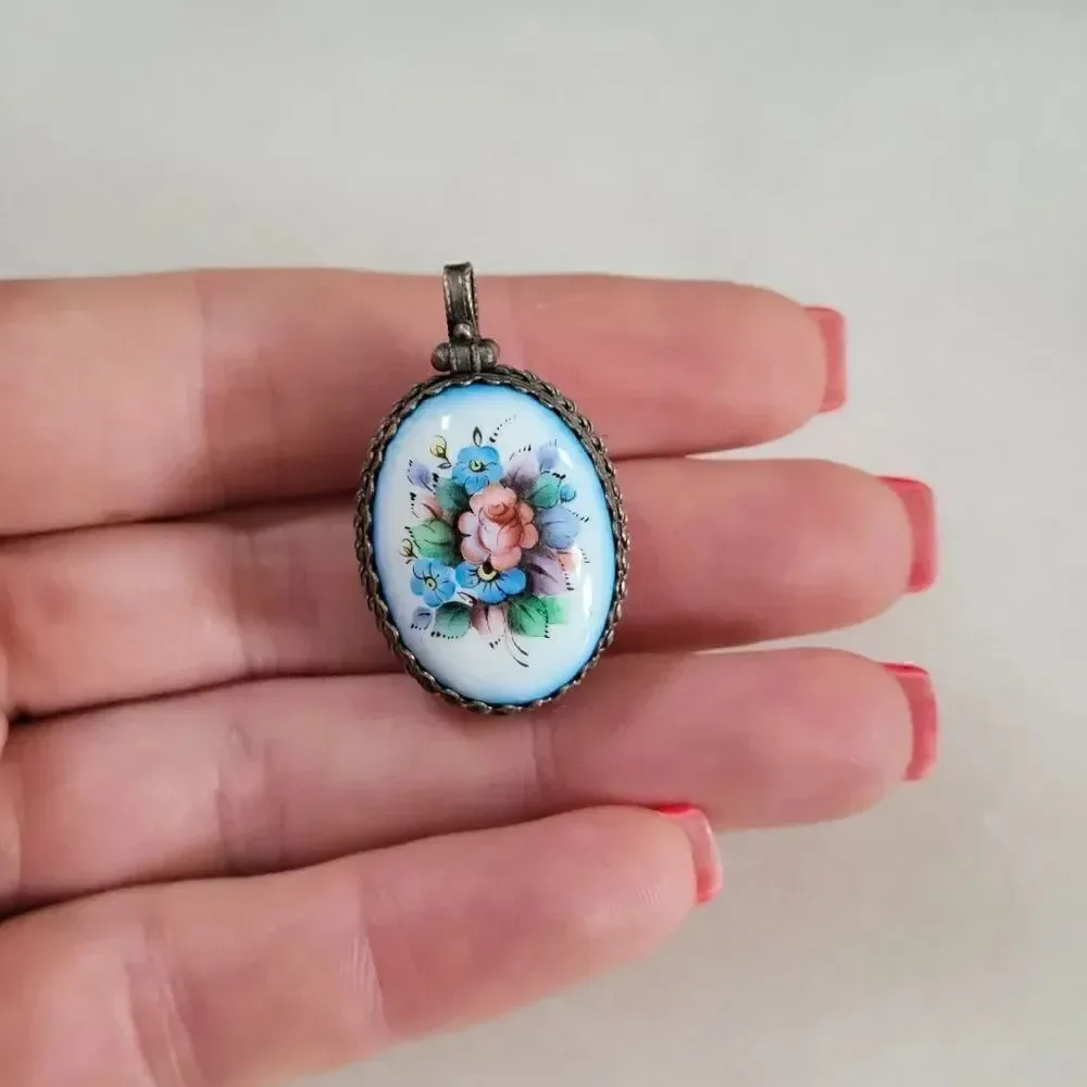Rozalia Russian by Atoir description vintage