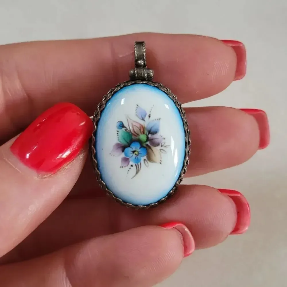 Rozalia Russian by Atoir description vintage