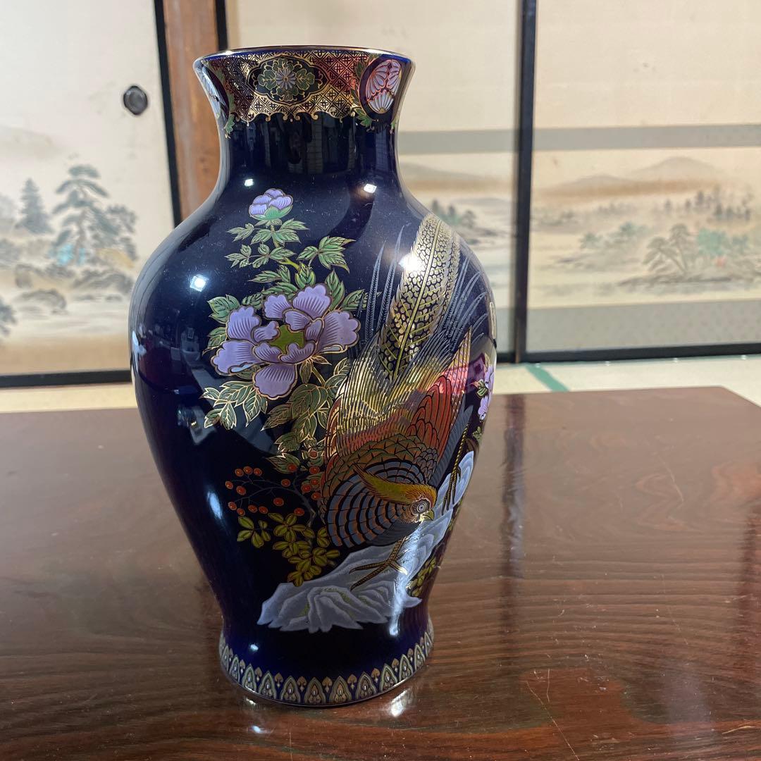 Dark blue floral pattern with gold leaf decoration, water jar