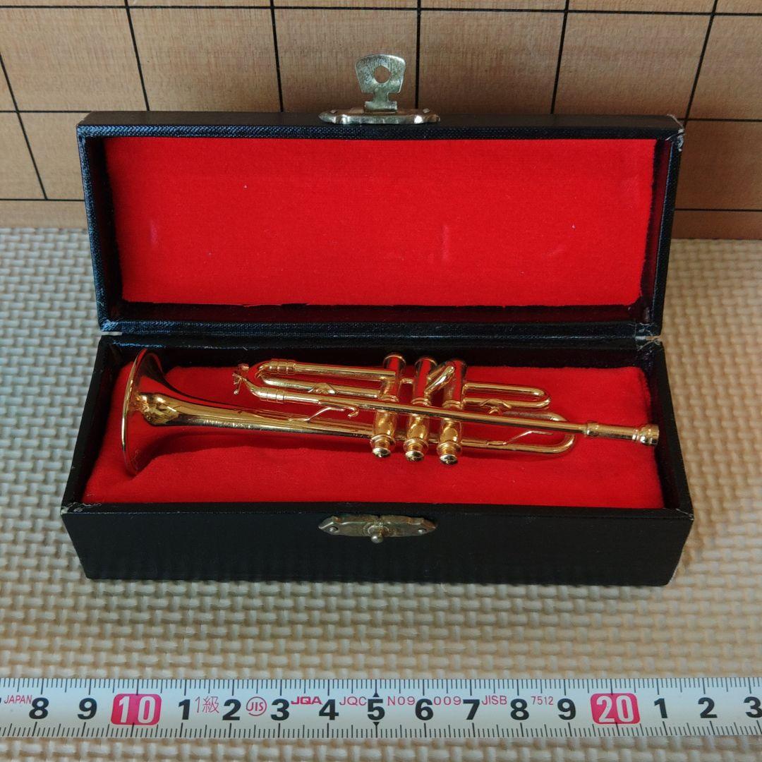 Gold trumpet with case, approx. 12cm