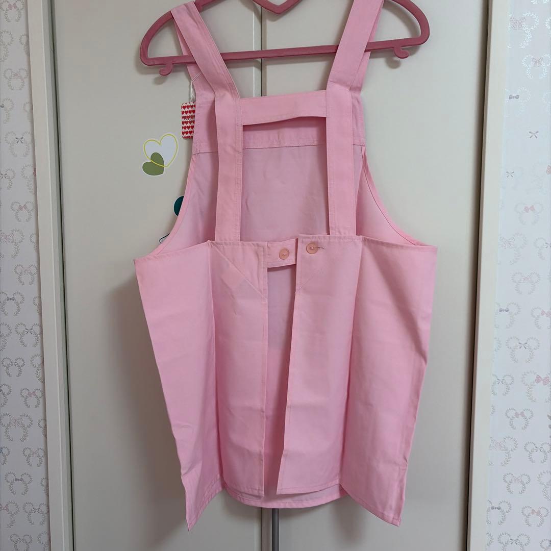 pink apron