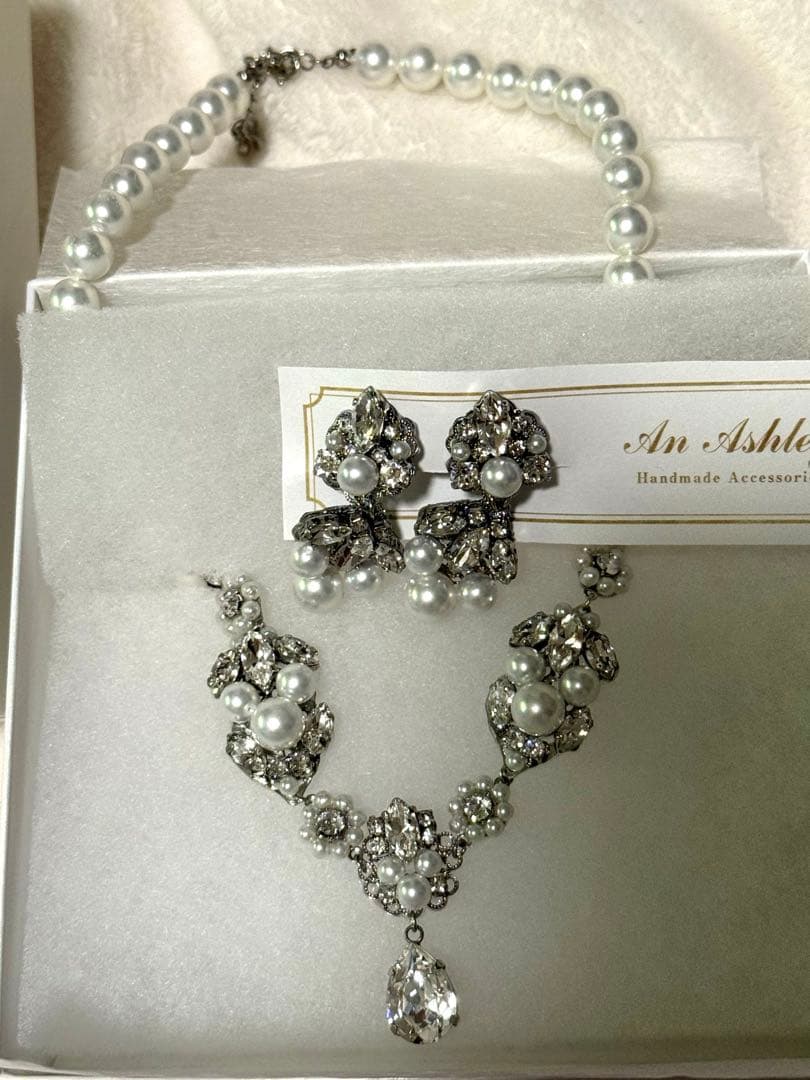 necklace <div 
the