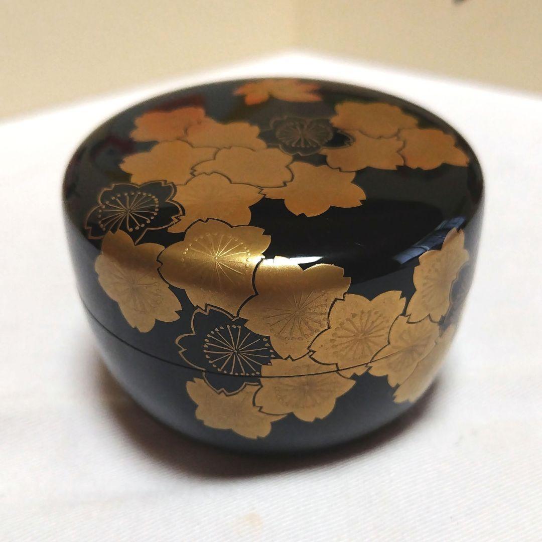 noticeable lacquer