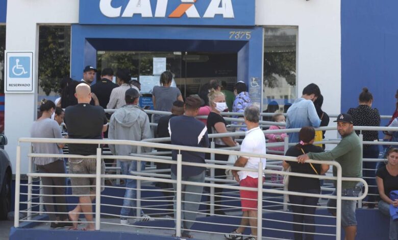 Agências da Caixa ficam abertas neste sábado para pagar auxílio emergencial