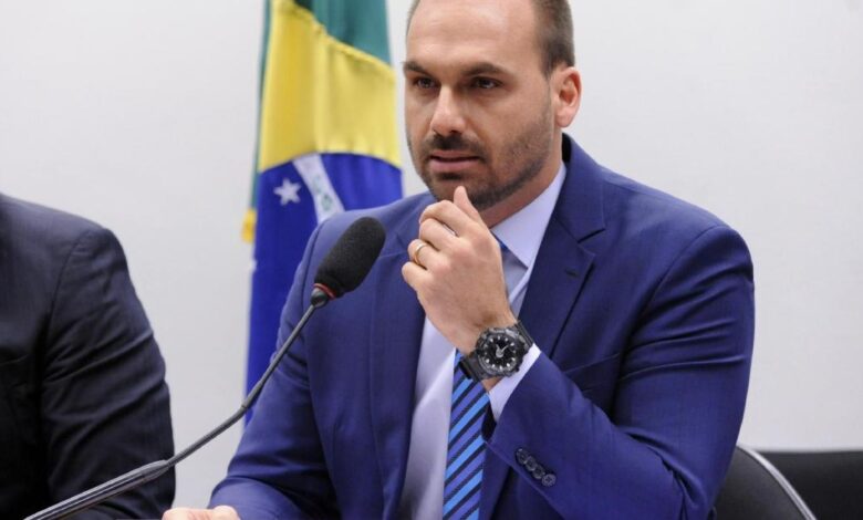 Eduardo Bolsonaro faz acusação contra Sergio Moro: ‘era espião’