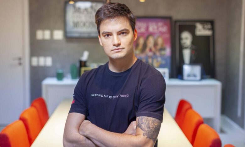 Após desabafo, Felipe Neto deixa de seguir Ivete, Marina Ruy Barbosa e Whindersson