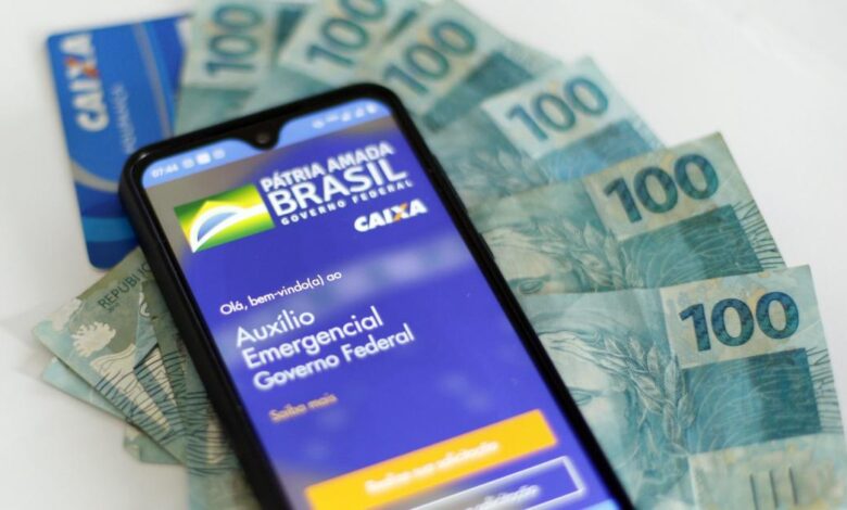 Governo identifica fraudes no auxílio emergencial e diz que irá retomar dinheiro pago